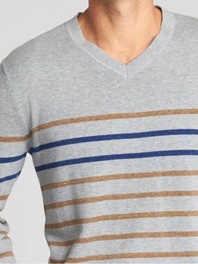 GAP Gray Striped Men's Sweater. Size M. V- Neck.